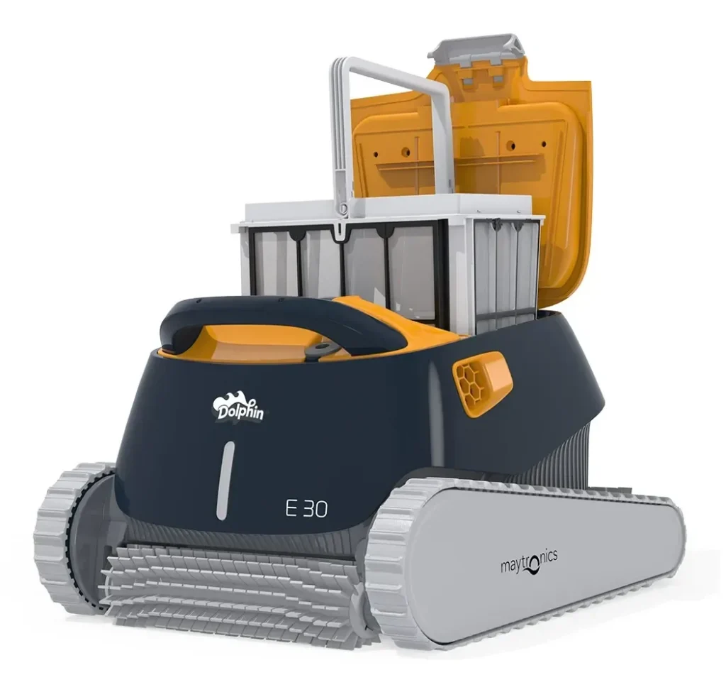 Robot piscine Dolphin E30 avec son panier de filtration multicouche ouvert, sorti par le dessus de la coque