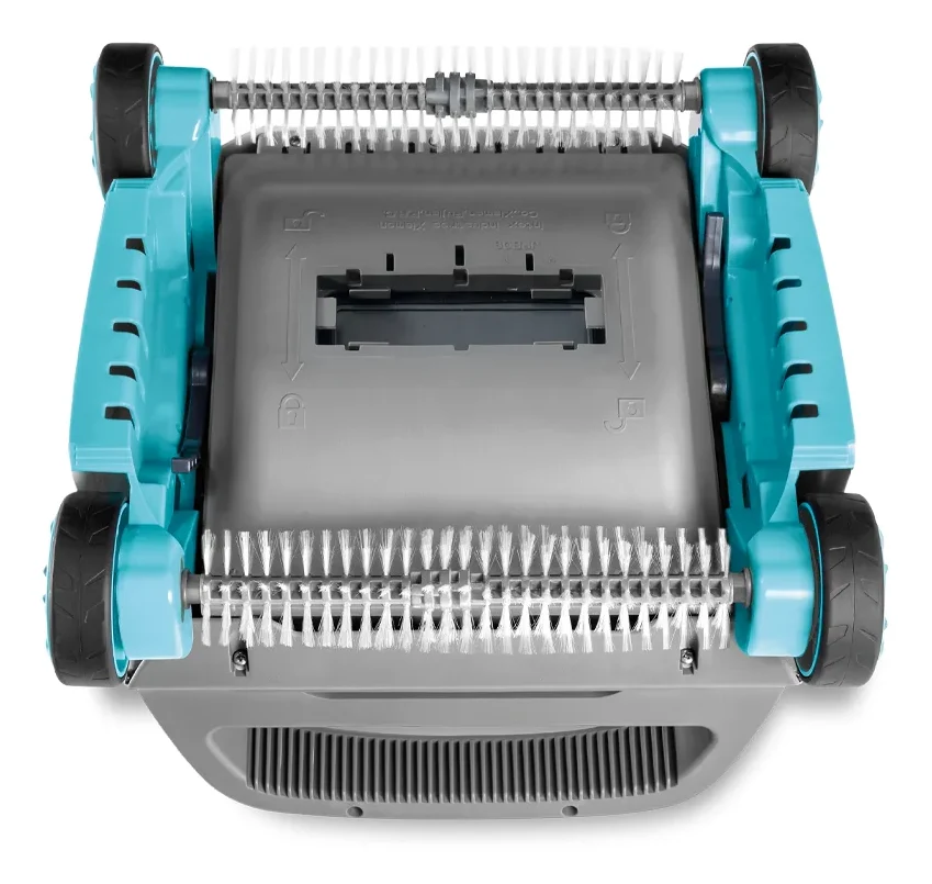 Vue de dessous du robot piscine Intex ZX300 montrant ses deux brosses rotatives et ses quatre roues motrices